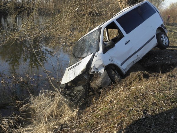 ДТП на Набережній у Луцьку: машини злетіли в долину річки